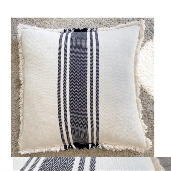 PILLOW - Picture 1 of 2